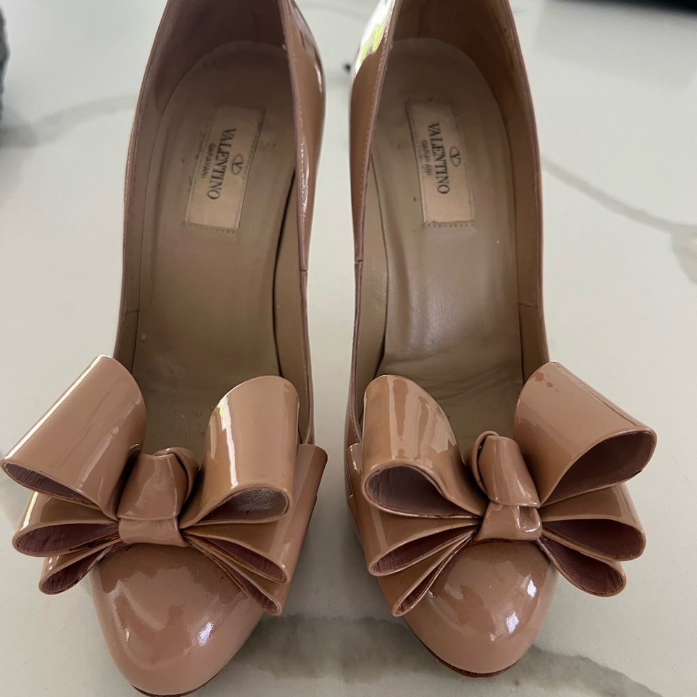 Valentino nude pumps with bow